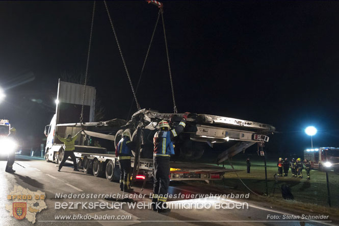 20240208 Sattelzug kollidiert mit Aspangbahn bei Traiskirchen Foto: Stefan Schneider BFKDO BADEN 20240208 Sattelzug kollidiert mit Aspangbahn bei Traiskirchen Foto: Stefan Schneider BFKDO BADEN