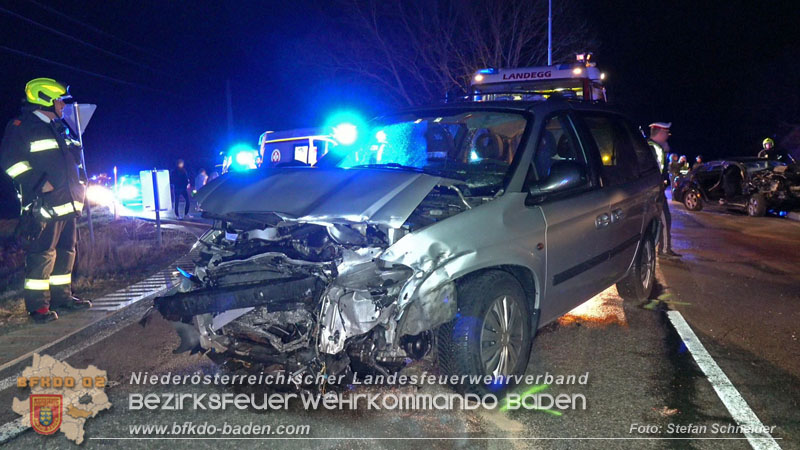20240210 Menschenrettung nach Verkehrsunfall bei Pottendorf Foto: Stefan Schneider BFKDO BADEN 20240210 Menschenrettung nach Verkehrsunfall bei Pottendorf Foto: Stefan Schneider BFKDO BADEN