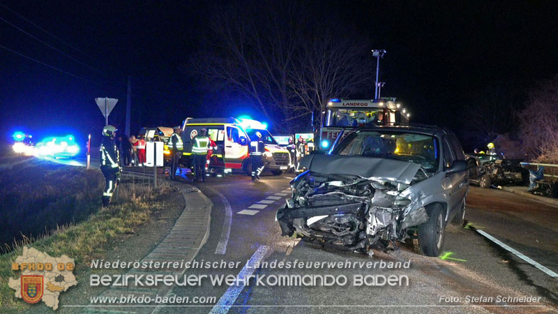 20240210 Menschenrettung nach Verkehrsunfall bei Pottendorf Foto: Stefan Schneider BFKDO BADEN 20240210 Menschenrettung nach Verkehrsunfall bei Pottendorf Foto: Stefan Schneider BFKDO BADEN