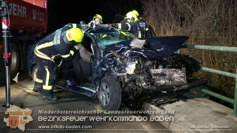 20240210 Menschenrettung nach Verkehrsunfall bei Pottendorf Foto: Stefan Schneider BFKDO BADEN 20240210 Menschenrettung nach Verkehrsunfall bei Pottendorf Foto: Stefan Schneider BFKDO BADEN