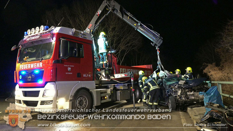 20240210 Menschenrettung nach Verkehrsunfall bei Pottendorf Foto: Stefan Schneider BFKDO BADEN 20240210 Menschenrettung nach Verkehrsunfall bei Pottendorf Foto: Stefan Schneider BFKDO BADEN