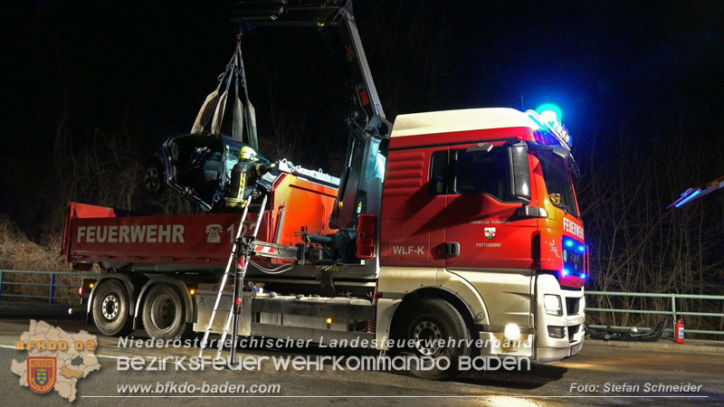 20240210 Menschenrettung nach Verkehrsunfall bei Pottendorf Foto: Stefan Schneider BFKDO BADEN 20240210 Menschenrettung nach Verkehrsunfall bei Pottendorf Foto: Stefan Schneider BFKDO BADEN