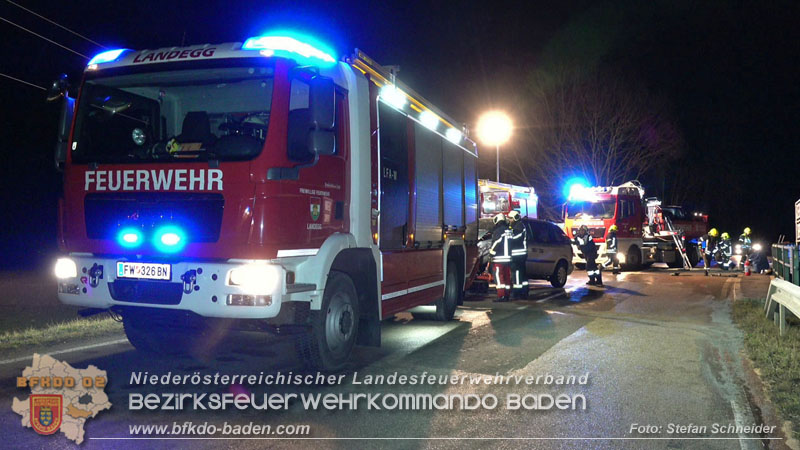 20240210 Menschenrettung nach Verkehrsunfall bei Pottendorf  Foto: Stefan Schneider BFKDO BADEN