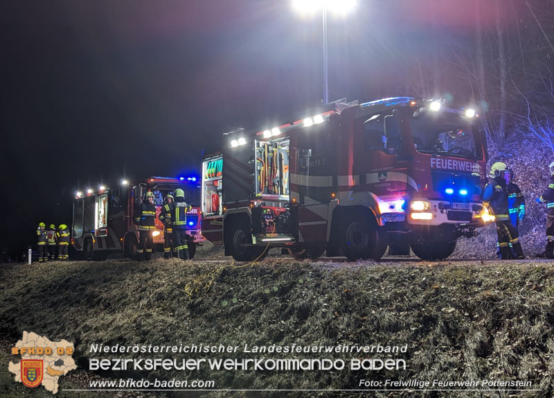 20240212 Tödlicher Verkehrsunfall in Grabenweg bei Pottenstein Foto: Freiwillige Feuerwehr Pottenstein / Gerald Schwarz 20240212 Tödlicher Verkehrsunfall in Grabenweg bei Pottenstein Foto: Freiwillige Feuerwehr Pottenstein / Gerald Schwarz
