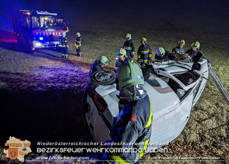 20240212 Tödlicher Verkehrsunfall in Grabenweg bei Pottenstein Foto: Freiwillige Feuerwehr Pottenstein / Gerald Schwarz 20240212 Tödlicher Verkehrsunfall in Grabenweg bei Pottenstein Foto: Freiwillige Feuerwehr Pottenstein / Gerald Schwarz