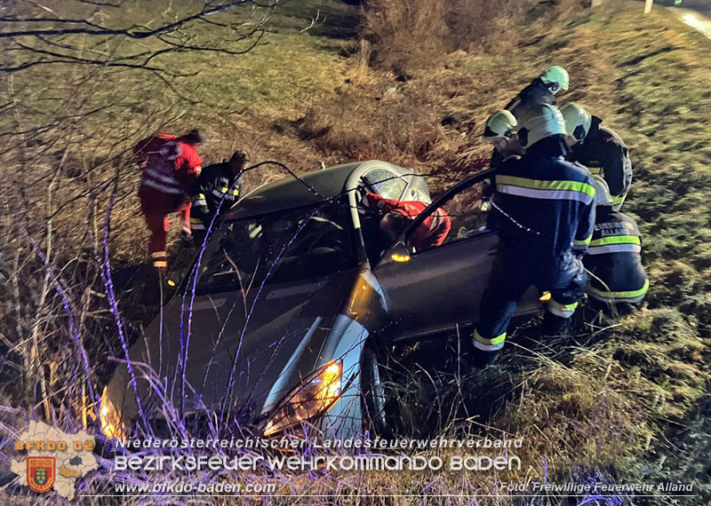 20240215 Menschenrettung wegen medizinischem Notfall auf der B11 bei Alland   Foto: Freiwillige Feuerwehr Alland