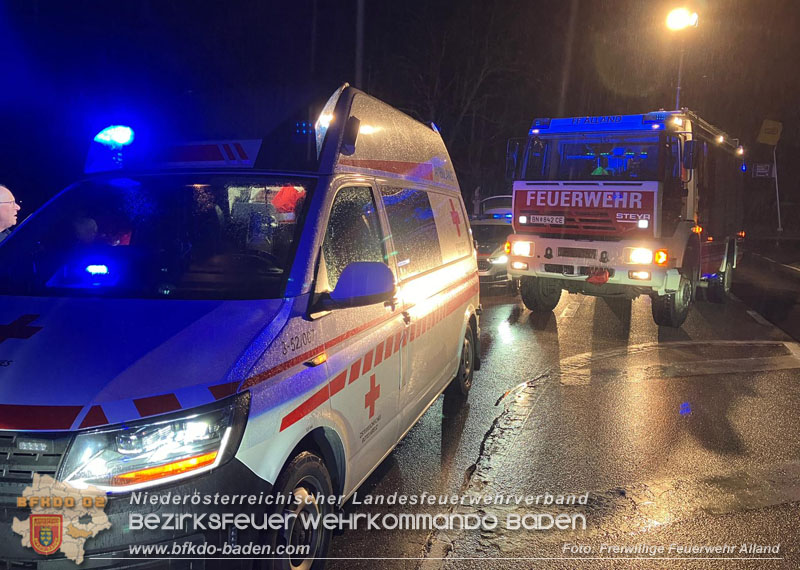 20240215 Menschenrettung wegen medizinischem Notfall auf der B11 bei Alland   Foto: Freiwillige Feuerwehr Alland
