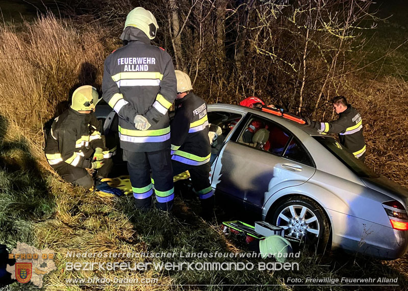 20240215 Menschenrettung wegen medizinischem Notfall auf der B11 bei Alland   Foto: Freiwillige Feuerwehr Alland