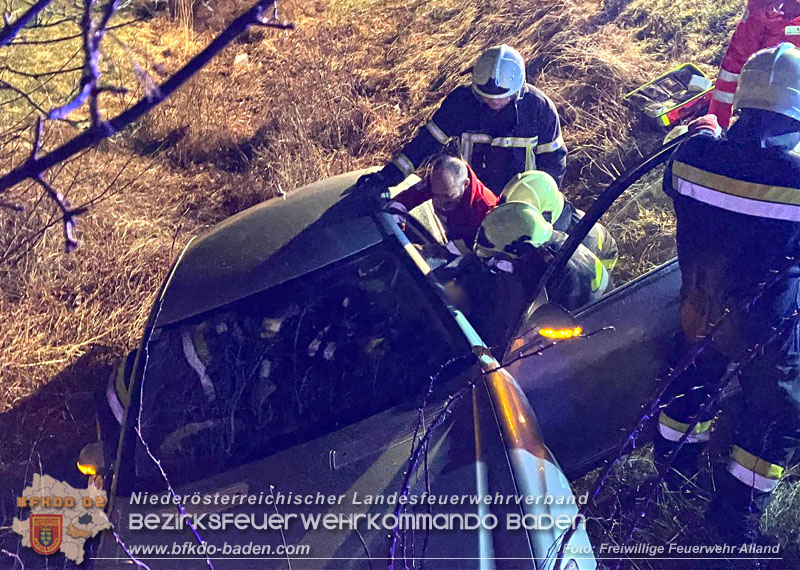 20240215 Menschenrettung wegen medizinischem Notfall auf der B11 bei Alland   Foto: Freiwillige Feuerwehr Alland