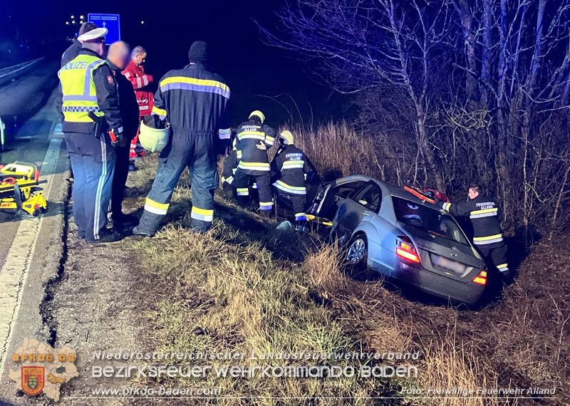20240215 Menschenrettung wegen medizinischem Notfall auf der B11 bei Alland   Foto: Freiwillige Feuerwehr Alland