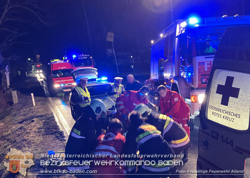 20240215 Menschenrettung wegen medizinischem Notfall auf der B11 bei Alland   Foto: Freiwillige Feuerwehr Alland
