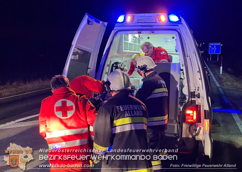 20240215 Menschenrettung wegen medizinischem Notfall auf der B11 bei Alland   Foto: Freiwillige Feuerwehr Alland