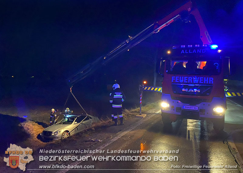 20240215 Menschenrettung wegen medizinischem Notfall auf der B11 bei Alland   Foto: Freiwillige Feuerwehr Alland