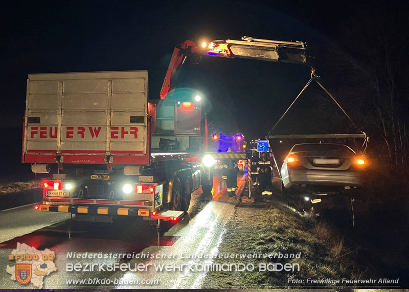 20240215 Menschenrettung wegen medizinischem Notfall auf der B11 bei Alland   Foto: Freiwillige Feuerwehr Alland