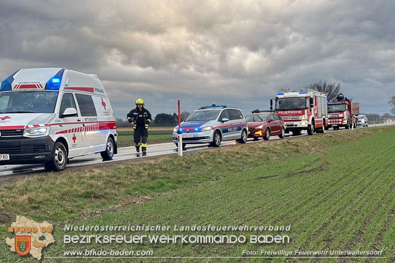 20240217 Fahrzeugüberschlag auf der B60 mit 3 Verletzten  Foto: Freiwillige Feuerwehr Unterwaltersdorf