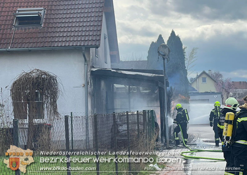 20240310 Brand eines Carports und Elektrofahrzeug in Traiskirchen mit weiteren Herausforderungen  Foto: Daniel Bartmann AFKDO Traiskirchen