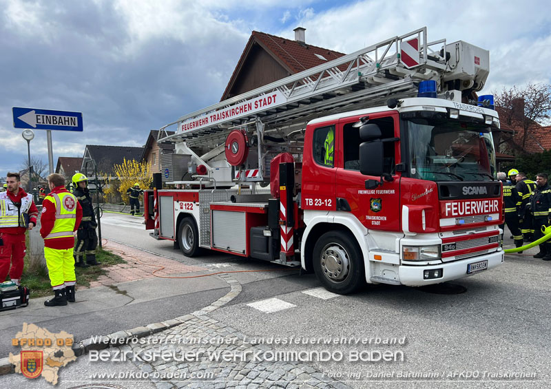 20240310 Brand eines Carports und Elektrofahrzeug in Traiskirchen mit weiteren Herausforderungen  Foto: Daniel Bartmann AFKDO Traiskirchen