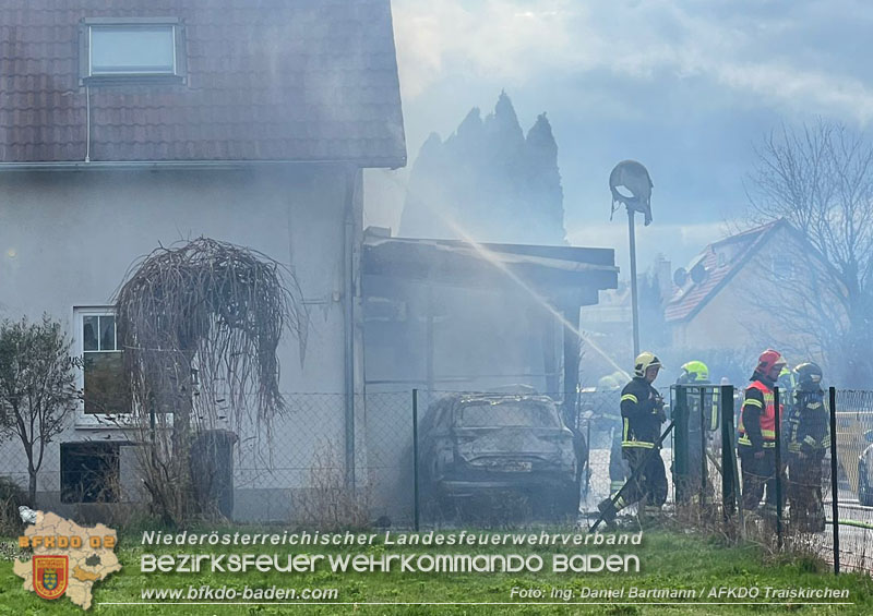 20240310 Brand eines Carports und Elektrofahrzeug in Traiskirchen mit weiteren Herausforderungen Foto: Daniel Bartmann AFKDO Traiskirchen