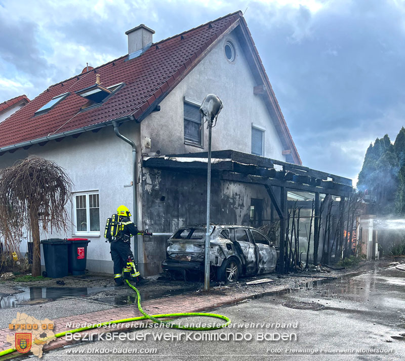 20240310 Brand eines Carports und Elektrofahrzeug in Traiskirchen mit weiteren Herausforderungen  Foto: FF Moellersdorf