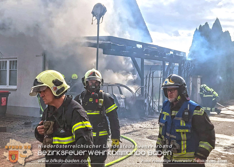 20240310 Brand eines Carports und Elektrofahrzeug in Traiskirchen mit weiteren Herausforderungen  Foto: FF Traiskirchen-Stadt