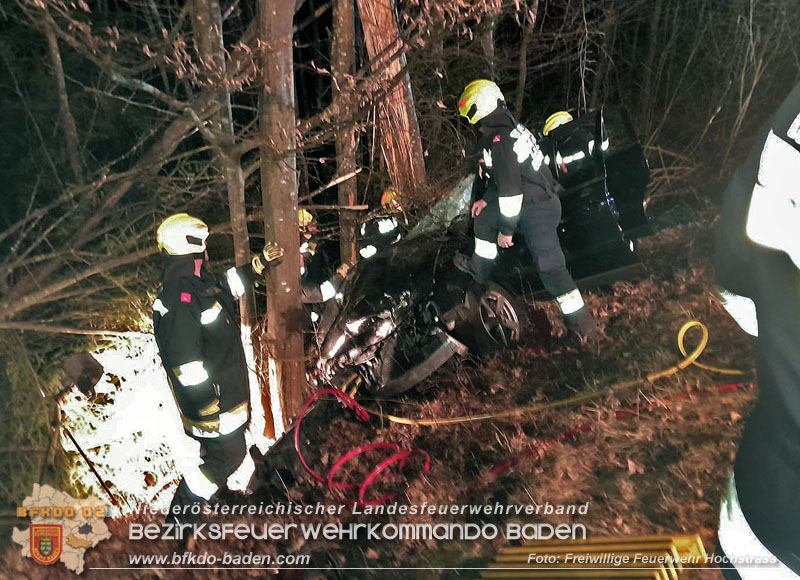 20240310 Bezirksübergreifender Einsatz bei schwerem Verkehrsunfall auf der L2111 Klausen-Leopoldsdorf und Pressbaum  Foto: FF Hochstrass