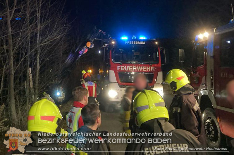 20240310 Bezirksübergreifender Einsatz bei schwerem Verkehrsunfall auf der L2111 Klausen-Leopoldsdorf und Pressbaum  Foto: FF Hochstrass