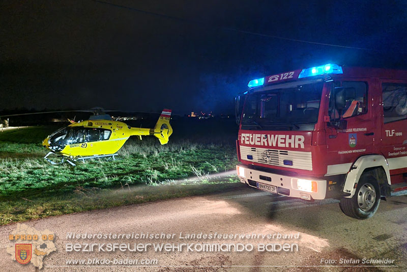 20240312 Pkw kollidiert mit Badnerbahn in Traiskrichen Ortsteil Wienersdorf Foto: Stefan Schneider BFKDO BADEN 20240312 Pkw kollidiert mit Badnerbahn in Traiskrichen Ortsteil Wienersdorf Foto: Stefan Schneider BFKDO BADEN