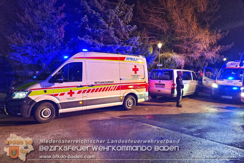 20240312 Pkw kollidiert mit Badnerbahn in Traiskrichen Ortsteil Wienersdorf Foto: Stefan Schneider BFKDO BADEN 20240312 Pkw kollidiert mit Badnerbahn in Traiskrichen Ortsteil Wienersdorf Foto: Stefan Schneider BFKDO BADEN