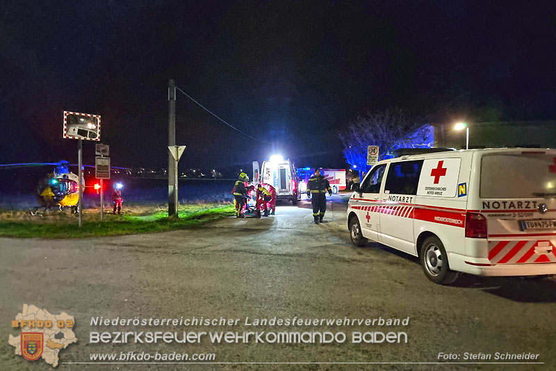 20240312 Pkw kollidiert mit Badnerbahn in Traiskrichen Ortsteil Wienersdorf Foto: Stefan Schneider BFKDO BADEN 20240312 Pkw kollidiert mit Badnerbahn in Traiskrichen Ortsteil Wienersdorf Foto: Stefan Schneider BFKDO BADEN