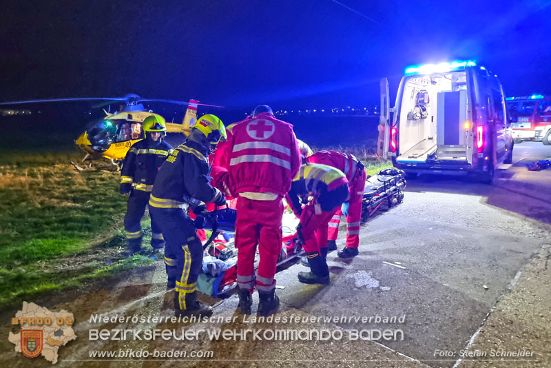20240312 Pkw kollidiert mit Badnerbahn in Traiskrichen Ortsteil Wienersdorf Foto: Stefan Schneider BFKDO BADEN 20240312 Pkw kollidiert mit Badnerbahn in Traiskrichen Ortsteil Wienersdorf Foto: Stefan Schneider BFKDO BADEN