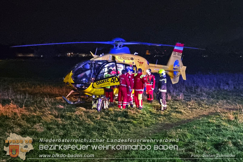 20240312 Pkw kollidiert mit Badnerbahn in Traiskrichen Ortsteil Wienersdorf Foto: Stefan Schneider BFKDO BADEN 20240312 Pkw kollidiert mit Badnerbahn in Traiskrichen Ortsteil Wienersdorf Foto: Stefan Schneider BFKDO BADEN