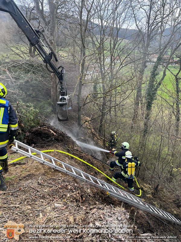 20240318 Brand auf einem Lagerplatz in Gutental  Foto: Freiwillige Feuerwehr Alland