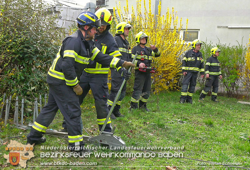 20240321 Zwei Pkw stürzen aus Parkdeck in Baden Foto: Stefan Schneider BFKDO BADEN 20240321 Zwei Pkw stürzen aus Parkdeck in Baden Foto: Stefan Schneider BFKDO BADEN