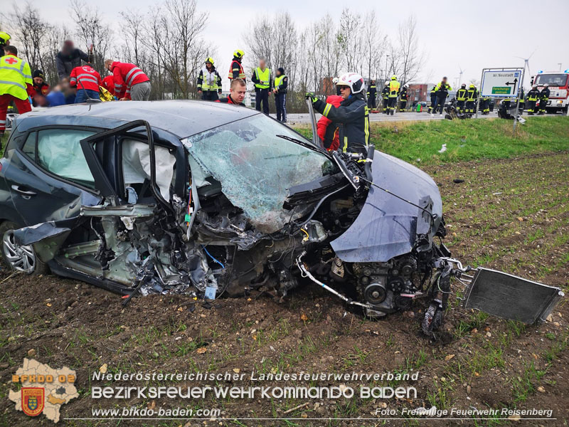 20240322 Schwerer Verkehrsunfall mit drei Verletzten auf B60 zwischen Reisenberg und Unterwaltersdorf Foto: Freiwillige Feuerwehr Reisenberg 20240322 Schwerer Verkehrsunfall mit drei Verletzten auf B60 zwischen Reisenberg und Unterwaltersdorf Foto: Freiwillige Feuerwehr Reisenberg