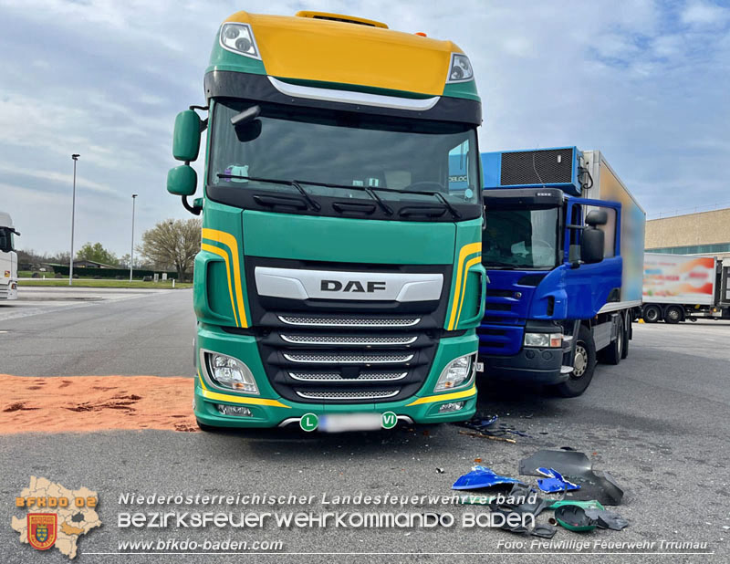 20240322 Dieselaustritt aus LKW auf Firmengelände  Foto: Freiwillige Feuerwehr Trumau