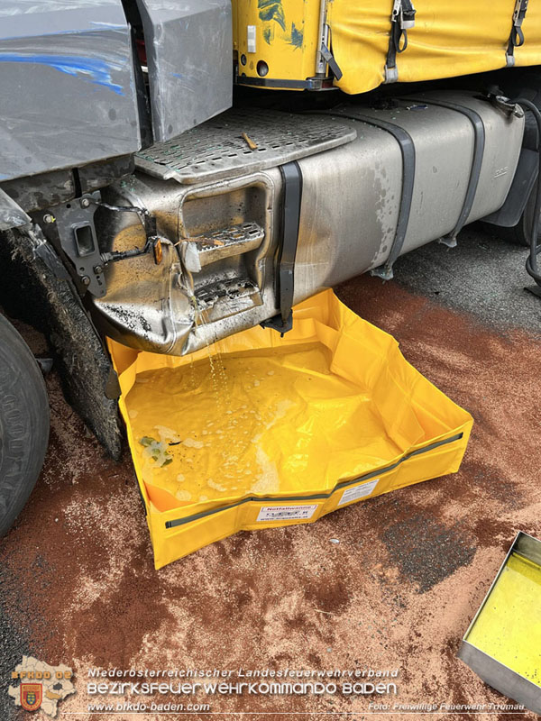 20240322 Dieselaustritt aus LKW auf Firmengelände  Foto: Freiwillige Feuerwehr Trumau