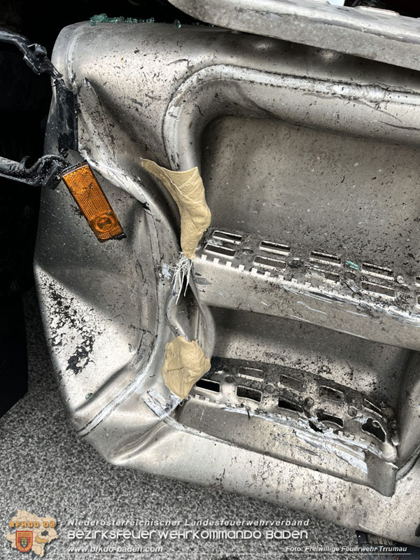 20240322 Dieselaustritt aus LKW auf Firmengelände  Foto: Freiwillige Feuerwehr Trumau
