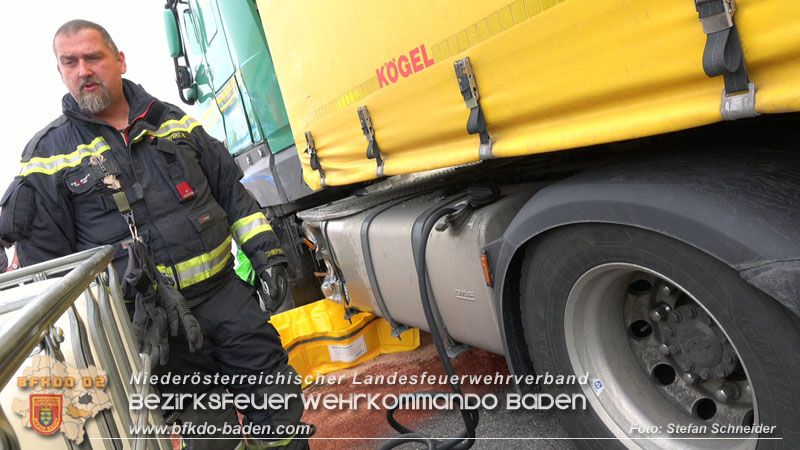 20240322 Dieselaustritt aus LKW auf Firmengelände  Foto: Stefan Schneider BFKDO BADEN