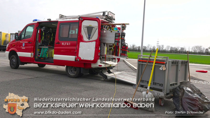20240322 Dieselaustritt aus LKW auf Firmengelände  Foto: Stefan Schneider BFKDO BADEN