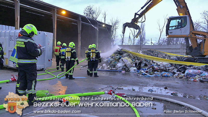 20240328 Brand bei einem Abfallwirtschaftsbetrieb Foto: Stefan Schneider BFKDO BADEN 20240328 Brand bei einem Abfallwirtschaftsbetrieb Foto: Stefan Schneider BFKDO BADEN