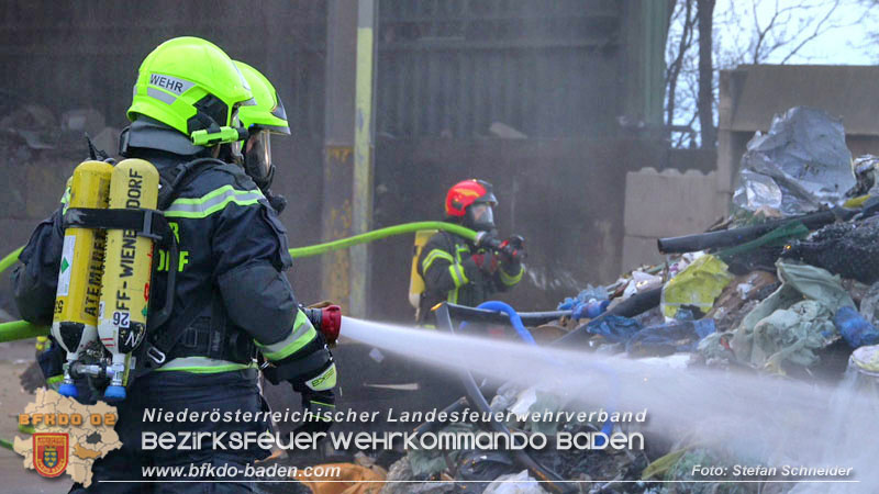 20240328 Brand bei einem Abfallwirtschaftsbetrieb Foto: Stefan Schneider BFKDO BADEN 20240328 Brand bei einem Abfallwirtschaftsbetrieb Foto: Stefan Schneider BFKDO BADEN