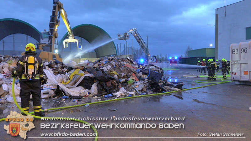 20240328 Brand bei einem Abfallwirtschaftsbetrieb Foto: Stefan Schneider BFKDO BADEN 20240328 Brand bei einem Abfallwirtschaftsbetrieb Foto: Stefan Schneider BFKDO BADEN