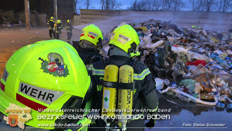 20240328 Brand bei einem Abfallwirtschaftsbetrieb Foto: Stefan Schneider BFKDO BADEN 20240328 Brand bei einem Abfallwirtschaftsbetrieb Foto: Stefan Schneider BFKDO BADEN