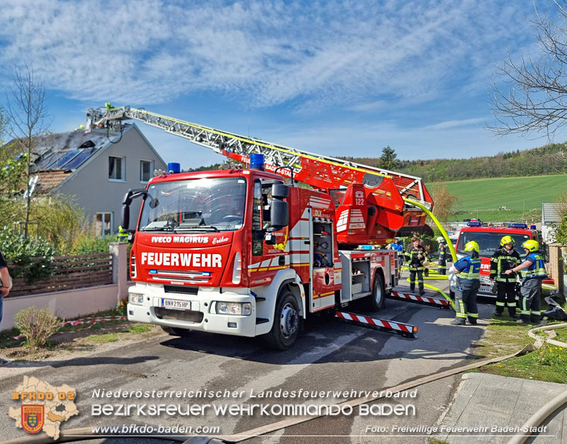 20240406_Dachstuhlbrand eines Einfamilienhauses in Siegenfeld  Foto: Freiwillige Feuerwehr Baden-Stadt
