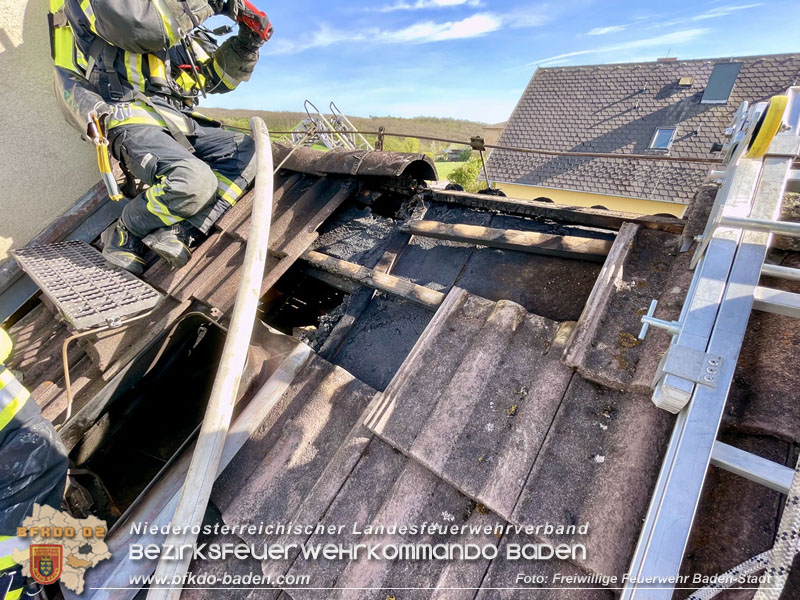 20240406_Dachstuhlbrand eines Einfamilienhauses in Siegenfeld  Foto: Freiwillige Feuerwehr Baden-Stadt