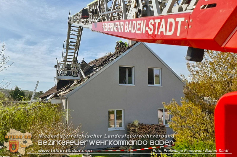 20240406_Dachstuhlbrand eines Einfamilienhauses in Siegenfeld  Foto: Freiwillige Feuerwehr Baden-Stadt