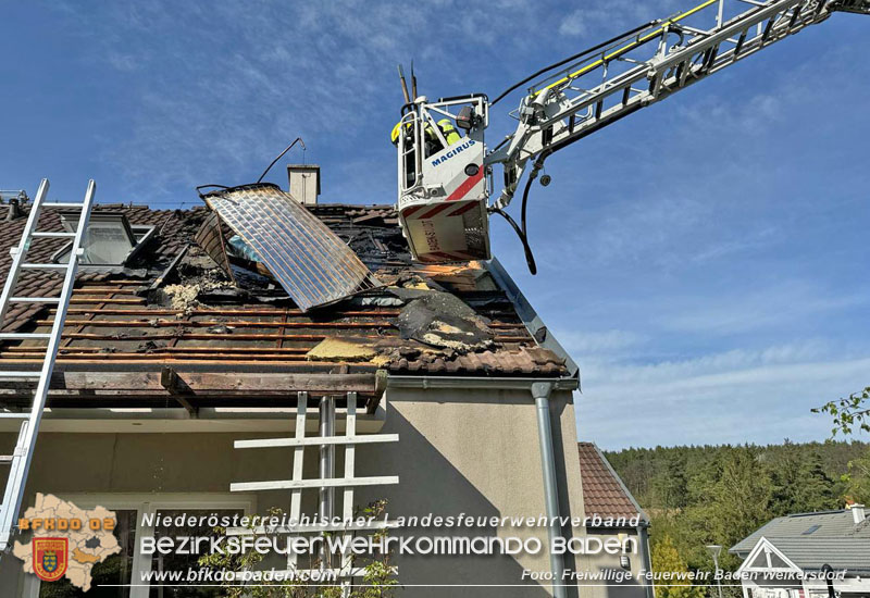 20240406_Dachstuhlbrand eines Einfamilienhauses in Siegenfeld  Foto: Freiwillige Feuerwehr Baden Weikersdorf