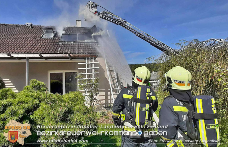 20240406_Dachstuhlbrand eines Einfamilienhauses in Siegenfeld  Foto: Freiwillige Feuerwehr Siegenfeld