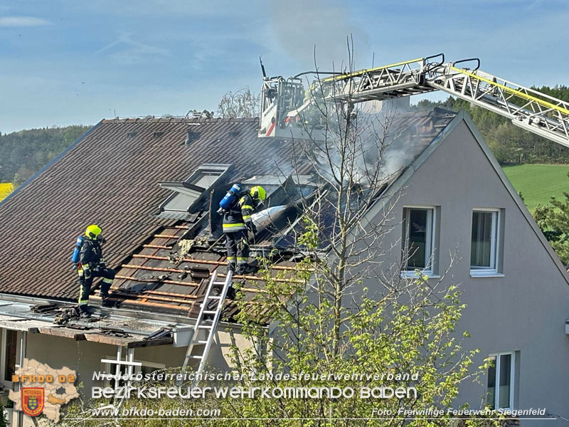 20240406_Dachstuhlbrand eines Einfamilienhauses in Siegenfeld  Foto: Freiwillige Feuerwehr Siegenfeld