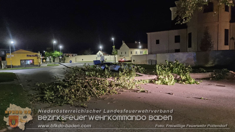 20240410 Nächtlicher Sturm sorgt für Feuerwehreinsätze Foto: Freiwillige Feuerwehr Pottensdorf 20240410 Nächtlicher Sturm sorgt für Feuerwehreinsätze Foto: Freiwillige Feuerwehr Pottensdorf